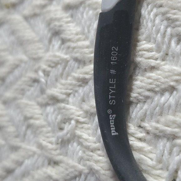 PUGS UV400 Protection Sunglasses Style# 1602 - Picture 5 of 5